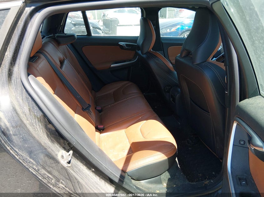 2015 VOLVO V60 auction photo 8