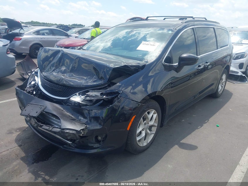2020 Chrysler Pacifica Touring 2C4RC1FG4LR143360 photo 1