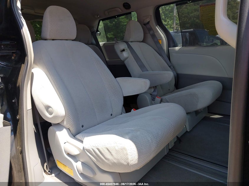 TOYOTA SIENNA 2011 VIN 5TDKK3DC6BS037272