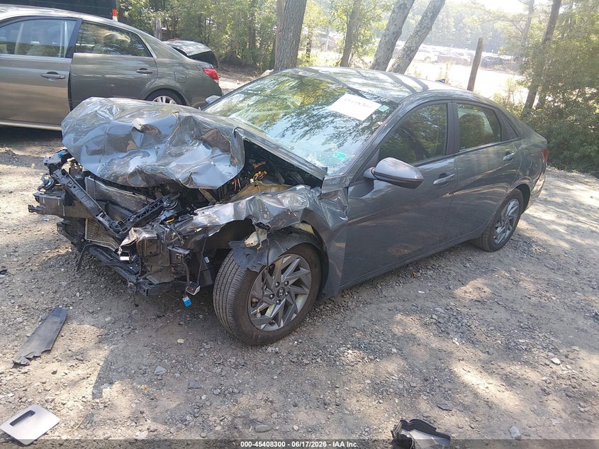 2024 HYUNDAI ELANTRA auction photo 2