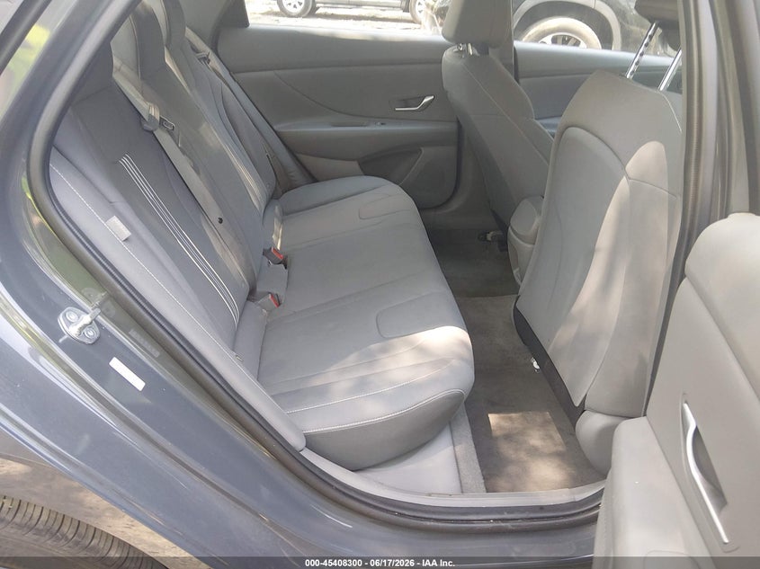 2024 HYUNDAI ELANTRA auction photo 8