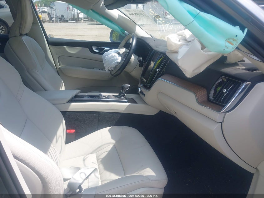 VOLVO XC60 2021 VIN YV4102RK2M1868793