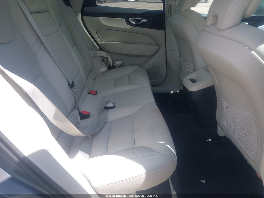 2021 VOLVO XC60 auction photo 8