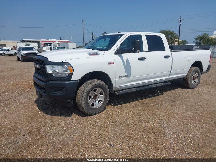 2020 Ram 3500 Tradesman 4X4 8' Box, Normal Wear & Tear, IAAI, VIN 3C63R3GJXLG232485 — photo 2