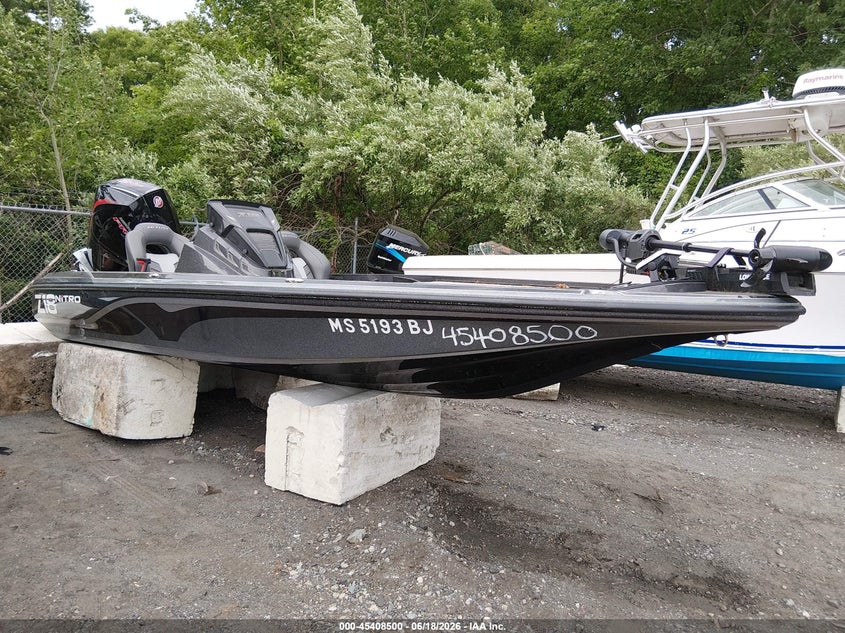 2023 TRACKER NITRO Z18 auction photo 1