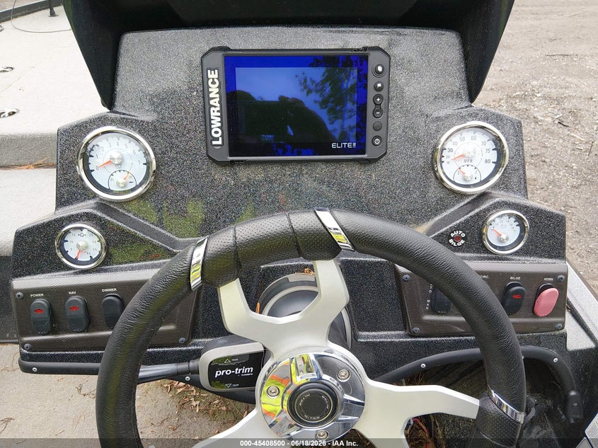 2023 TRACKER NITRO Z18 auction photo 7