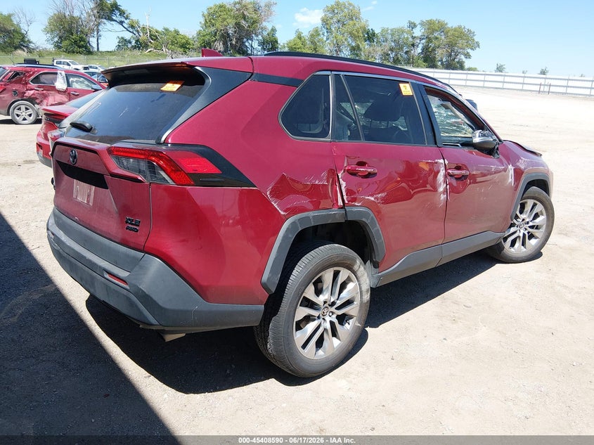 VIN 2T3A1RFV3MW180343 2021 TOYOTA RAV4 XLE PREMIUM