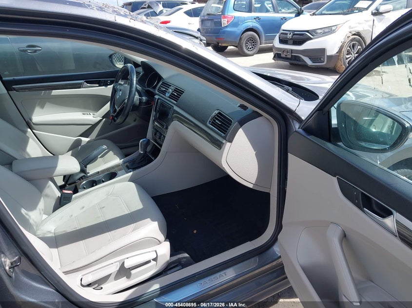 2017 VOLKSWAGEN PASSAT auction photo 5