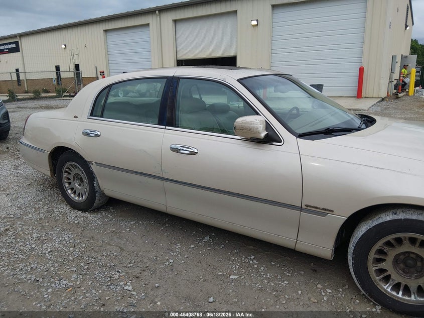 2000 Lincoln Town Car Cartier VIN: 1LNHM83W5YY763355 Lot: 45408768