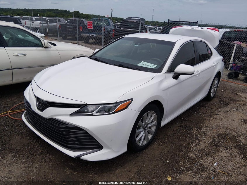 2018 Toyota Camry Le, Удар сзади, IAAI, VIN 4T1B11HK0JU579630 — фото 2