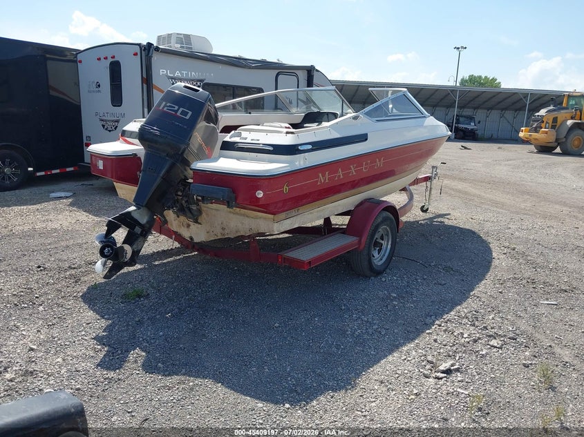 1992 MAXUM 18' BOAT auction photo 3