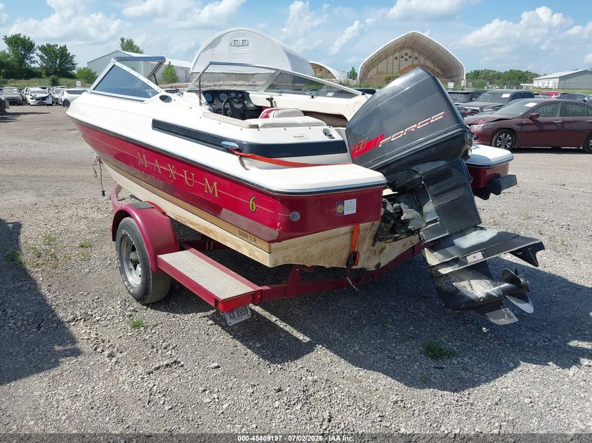 1992 MAXUM 18' BOAT auction photo 4