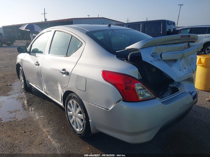 2018 NISSAN VERSA auction photo 3