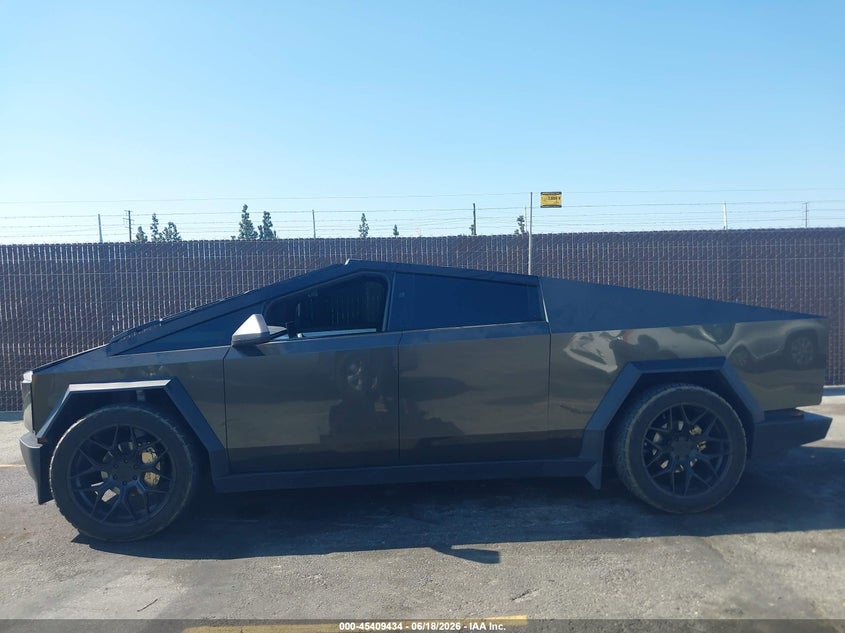 2024 Tesla Cybertruck Cyberbeast VIN: 7G2CEHEE6RA020683 Lot: 45409434