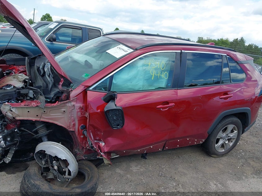 VIN 2T3W1RFVXPW280644 2023 TOYOTA RAV4 XLE