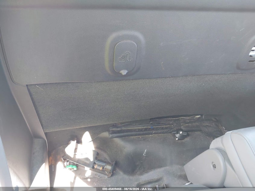 2015 CHEVROLET SILVERADO 2500HD BUILT AFTER AUG 14 auction photo 8