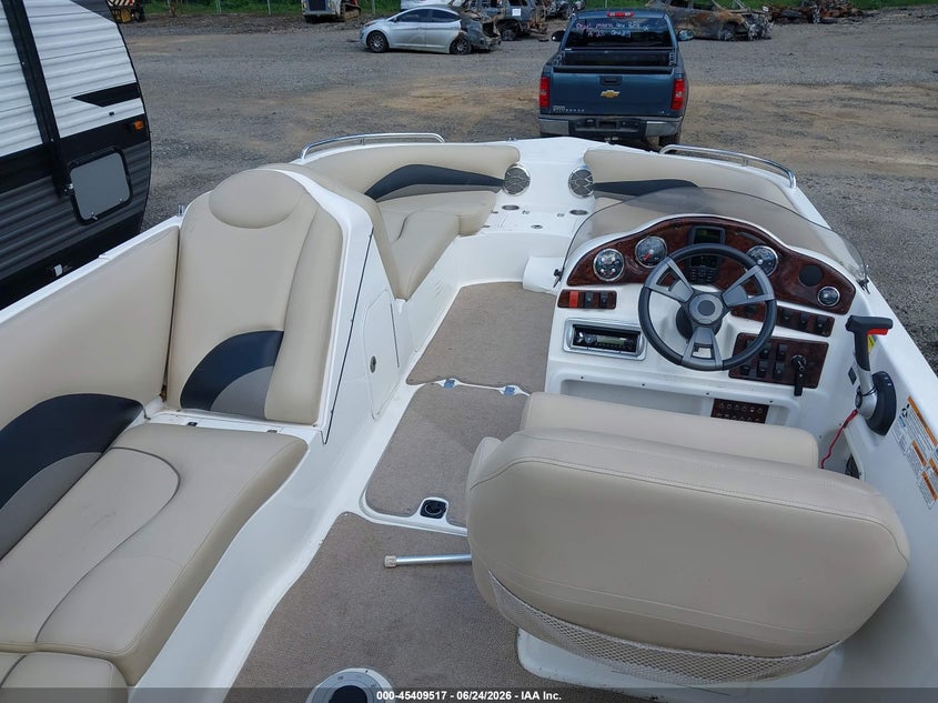 2015 HURRICANE 20' auction photo 5