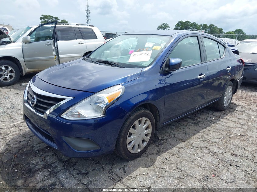 2019 NISSAN VERSA auction photo 2