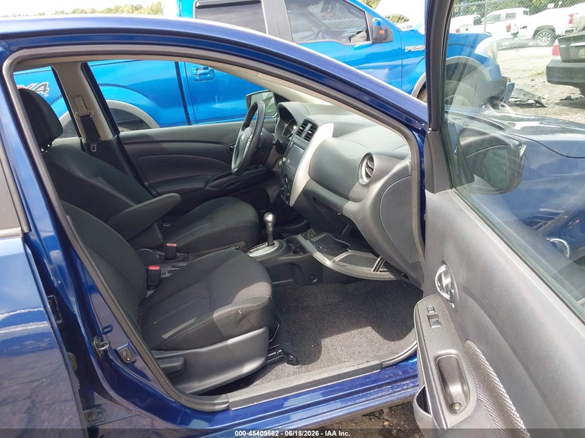 2019 NISSAN VERSA auction photo 5