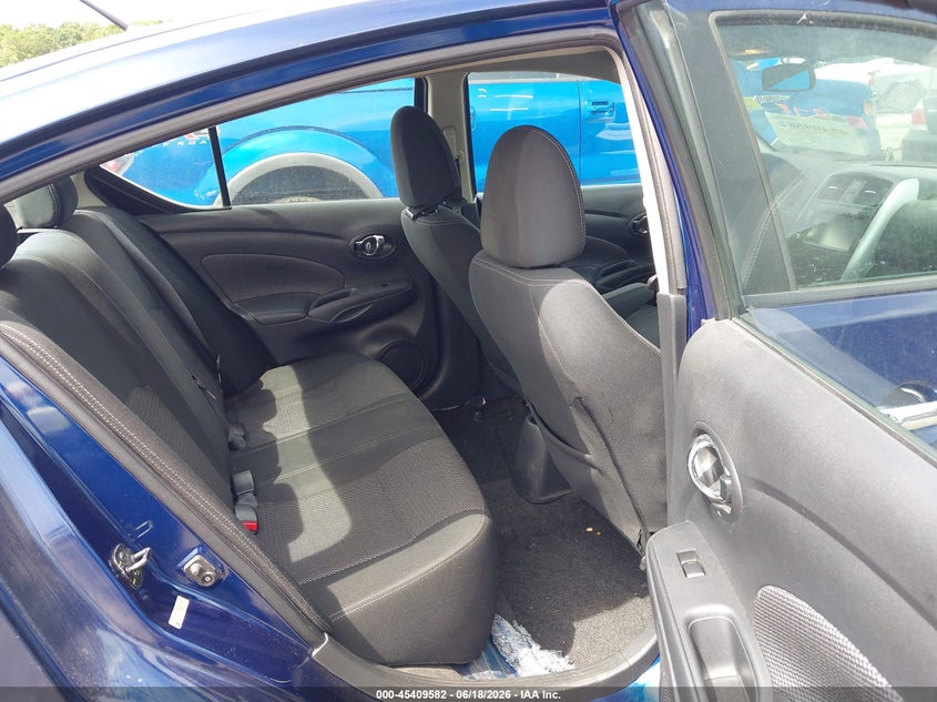 2019 NISSAN VERSA auction photo 8