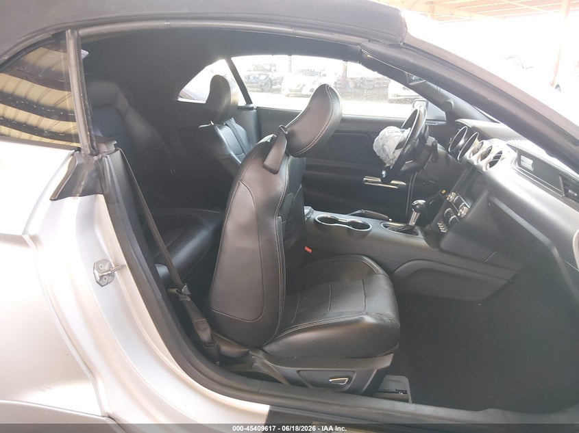 2019 FORD MUSTANG auction photo 8