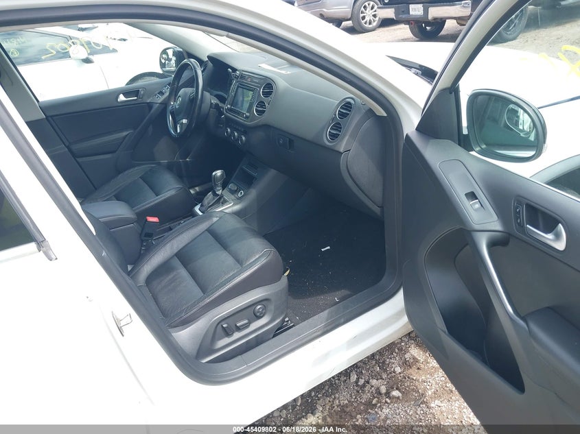 2017 VOLKSWAGEN TIGUAN 2.0T SPORT — Photo 5