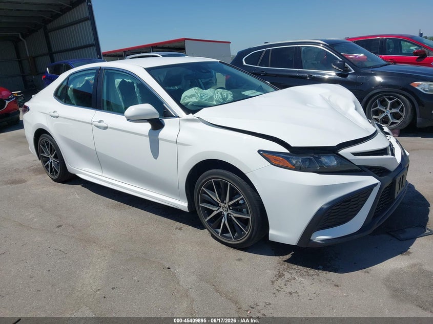 TOYOTA CAMRY SE 2024