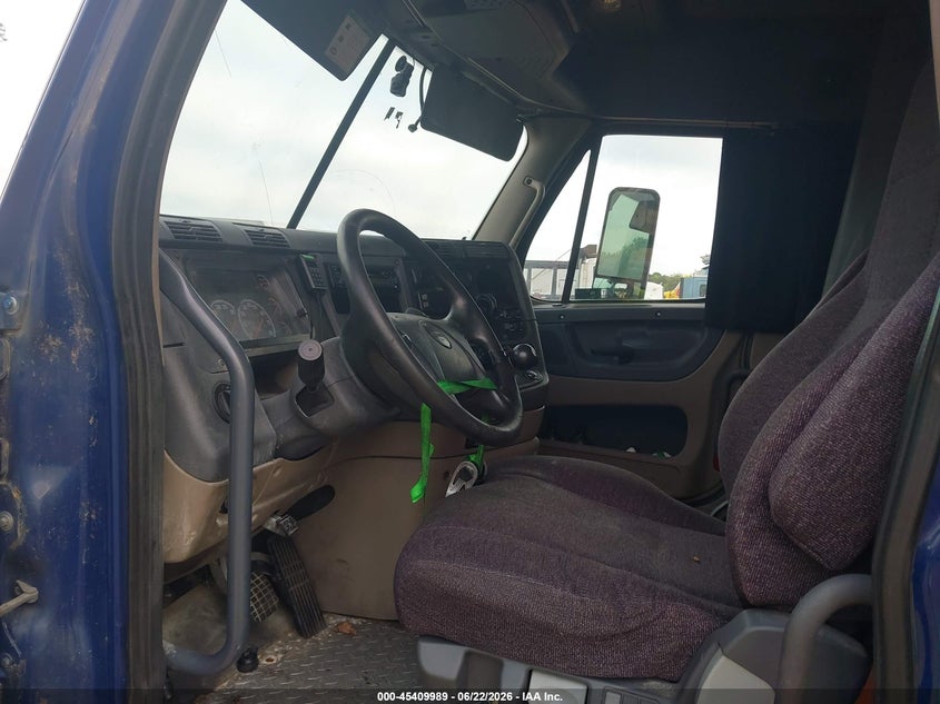 2016 FREIGHTLINER CASCADIA 125 auction photo 6