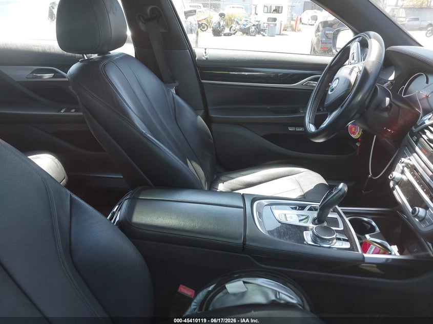 VIN WBA7E2C56JG743027 2018 BMW 740I