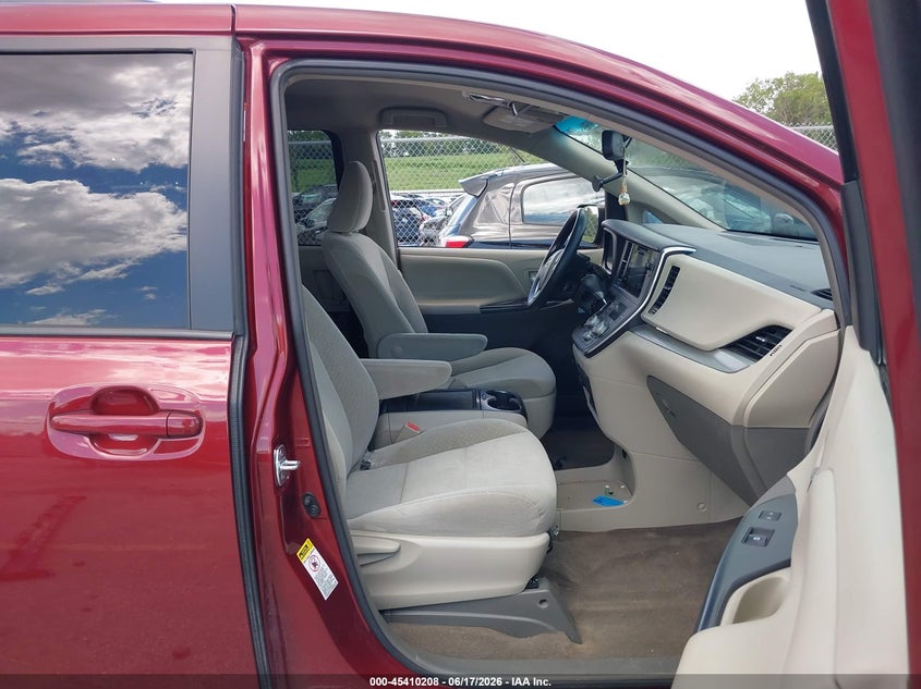 VIN 5TDKZ3DCXHS813469 2017 TOYOTA SIENNA LE 8 PASSENGER