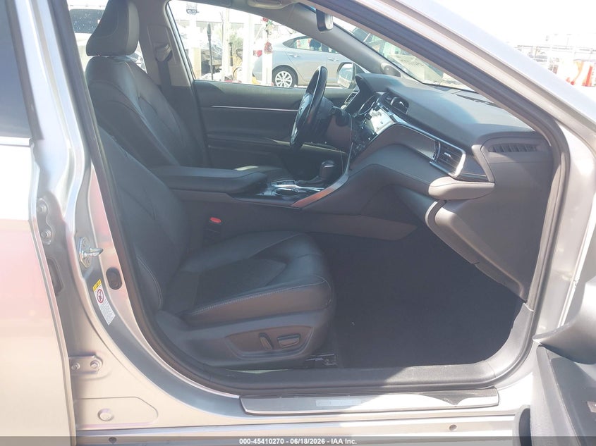 2019 TOYOTA CAMRY auction photo 5