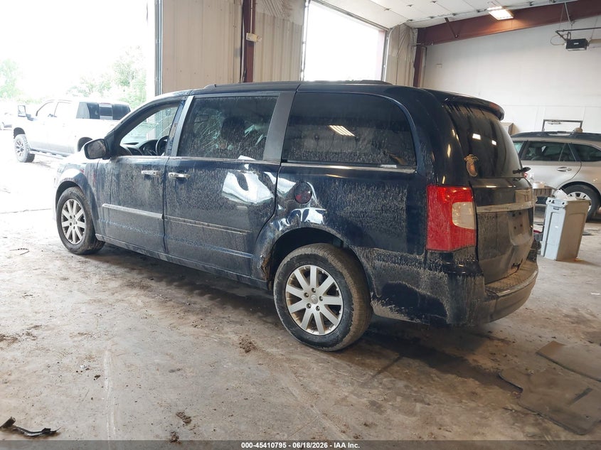 2014 CHRYSLER TOWN & COUNTRY auction photo 3