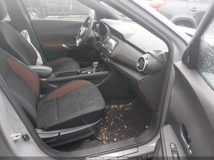 2022 NISSAN KICKS auction photo 5