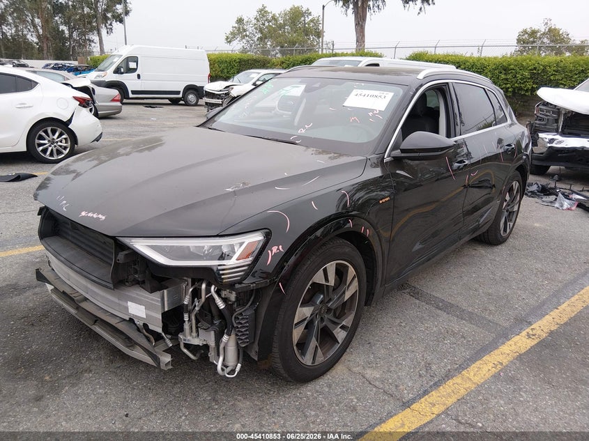 2022 Audi e-tron, Front End, IAAI, VIN WA1AAAGE3NB020211 — photo 2