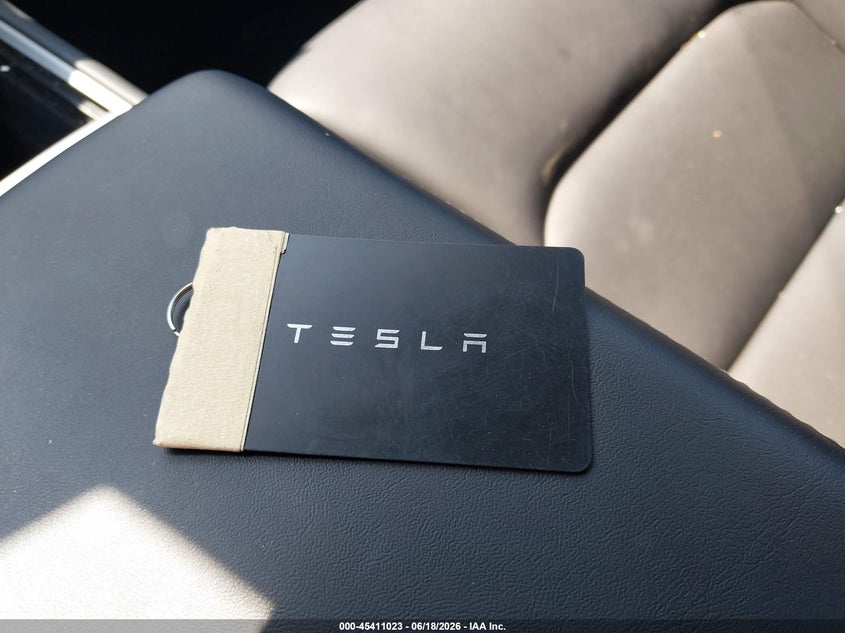 TESLA MODEL Y 2024 VIN 7SAYGDED0RF207216