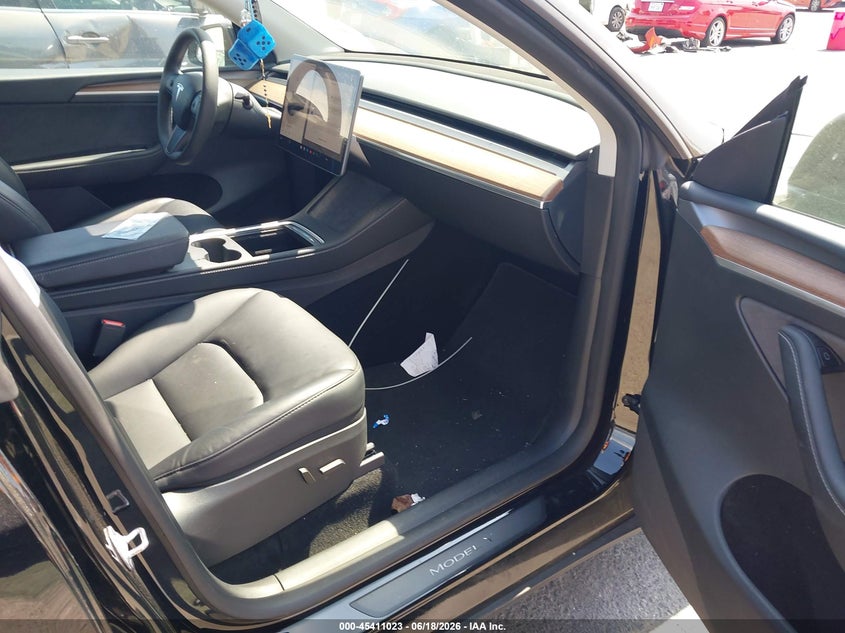 TESLA MODEL Y 2024 VIN 7SAYGDED0RF207216