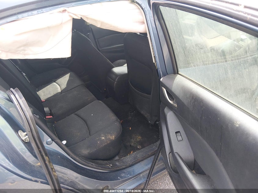 2016 MAZDA MAZDA3 auction photo 8