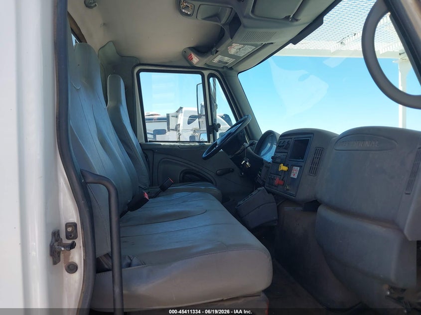 2006 INTERNATIONAL 4000 auction photo 5