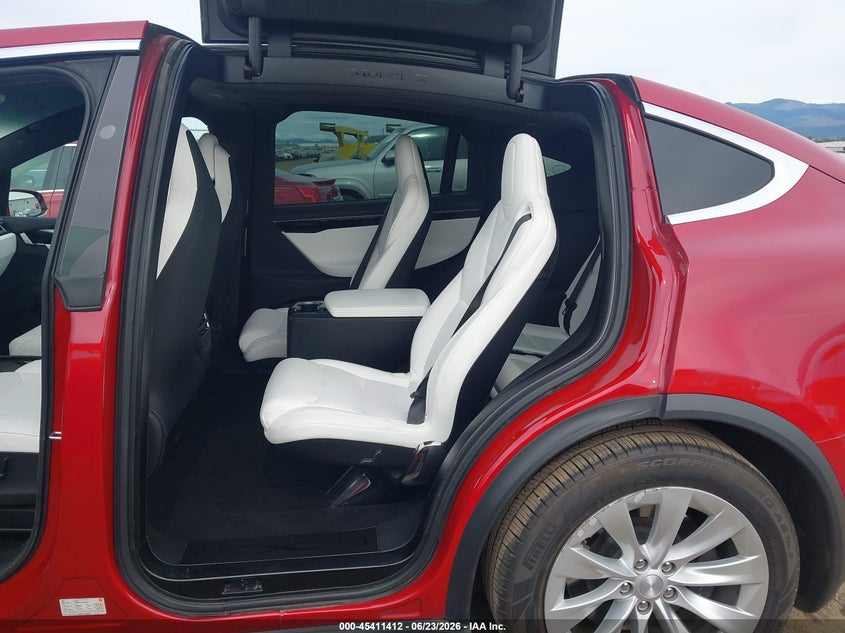 2017 Tesla Model X 100D/75D/90D VIN: 5YJXCBE21HF050270 Lot: 45411412