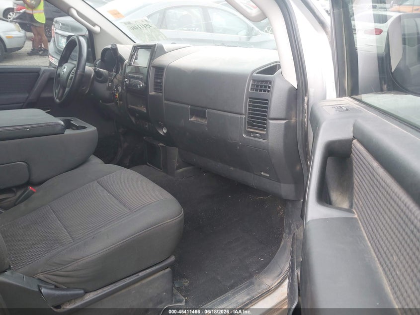2013 NISSAN TITAN auction photo 5