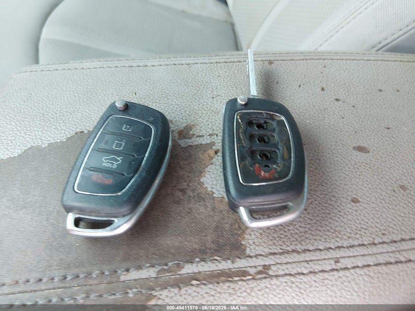 VIN 5NPE24AF5HH560735 2017 HYUNDAI SONATA