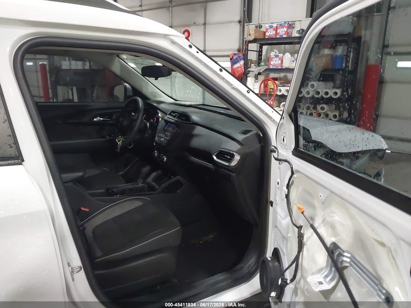 VIN KL79MPS22PB049182 2023 CHEVROLET TRAILBLAZER FWD LT