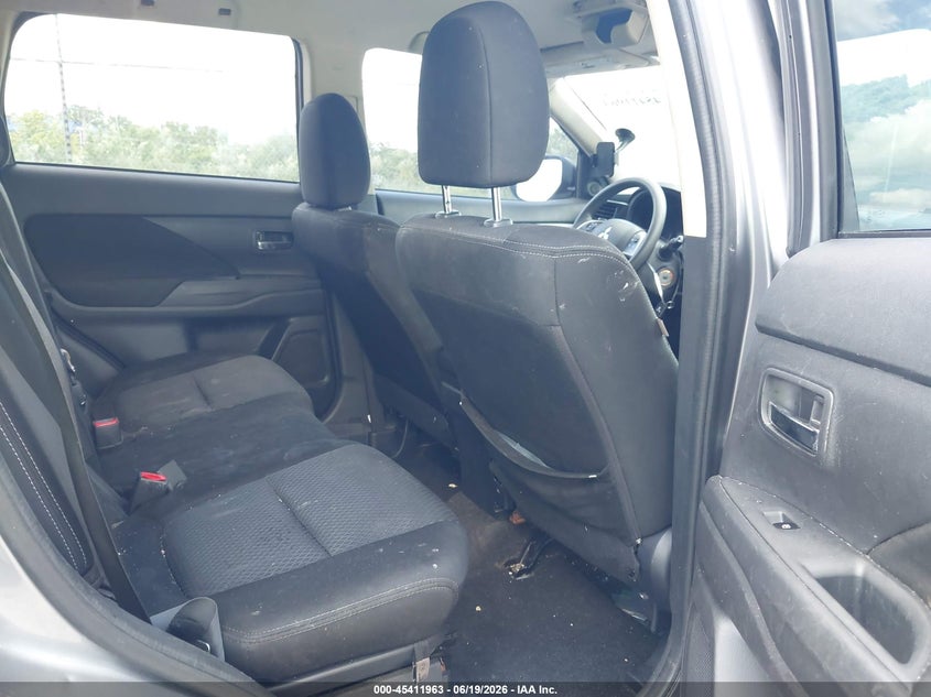 2018 Mitsubishi Outlander Es/Le/Se/Sel VIN: JA4AZ3A32JZ071180 Lot: 45411963