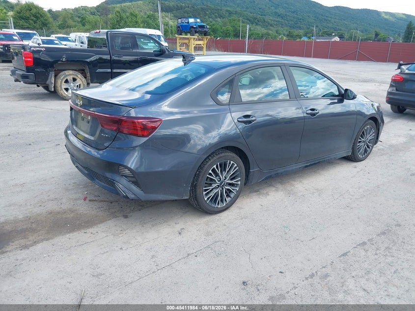 2024 KIA FORTE auction photo 4
