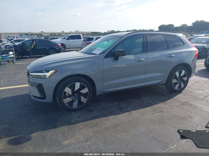 Vin: yv4h60rm4s1035593, lot: 45910097, volvo xc60 plug-in hybrid ultra, t8 awd electric/gasoline, dark 20252