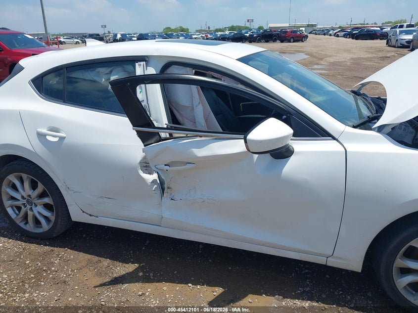 2016 MAZDA MAZDA3 auction photo 6