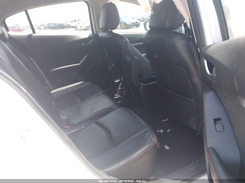 2016 MAZDA MAZDA3 auction photo 8