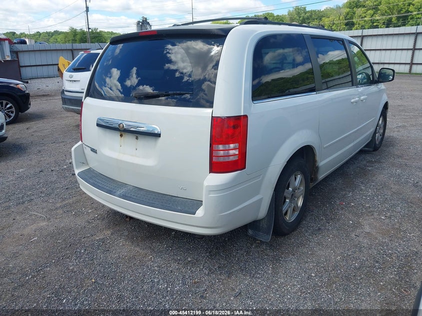 2008 CHRYSLER TOWN & COUNTRY auction photo 4
