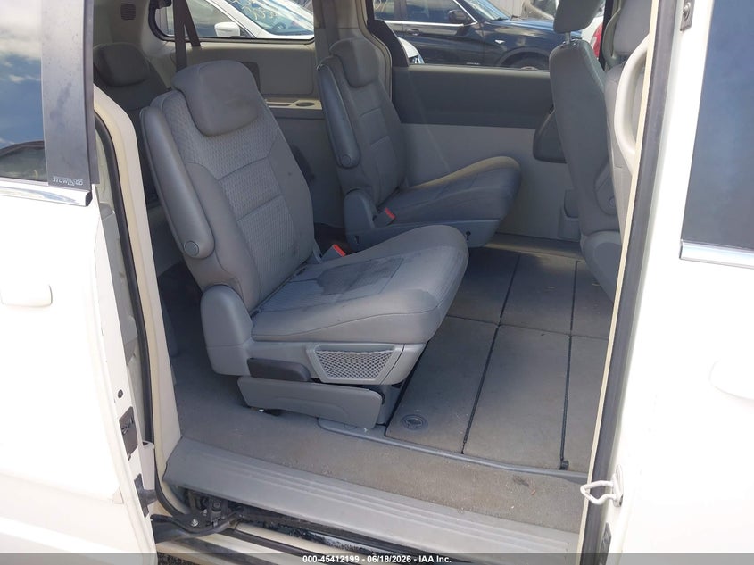 2008 CHRYSLER TOWN & COUNTRY auction photo 8