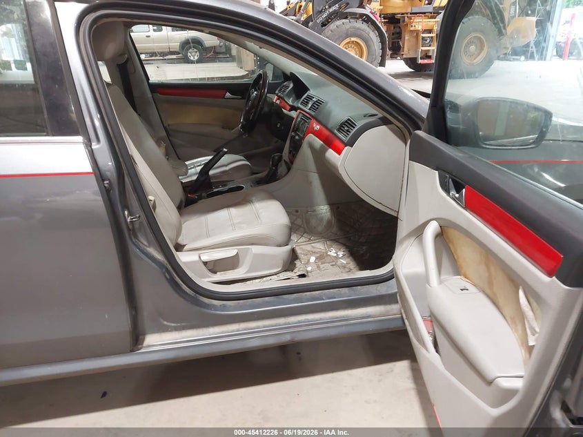 2014 VOLKSWAGEN PASSAT auction photo 5